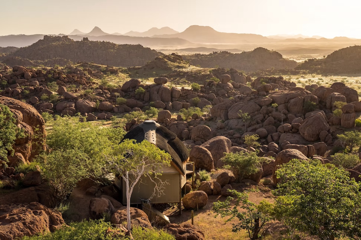 mowani-mountain-camp-damaraland-namibia Mowani Mountain Camp eingebettet in die Granitfelsen des Damaralands in Namibia